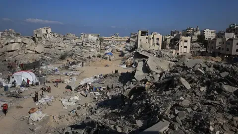 Military Tanks Push into Key Gazan Residential District