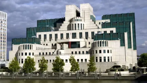 MI6 Rolls Out Encrypted Gateway to Attract Intelligence Sources in Russia