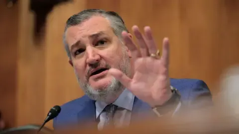 Senator Cruz Likens US Broadcast Regulator to ‘Mafioso’ on Jimmy Kimmel Show